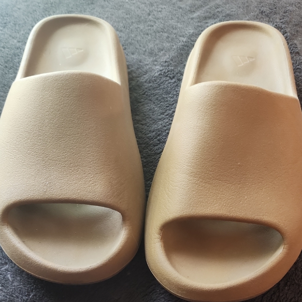 Yeezy Beige Slide Sandals